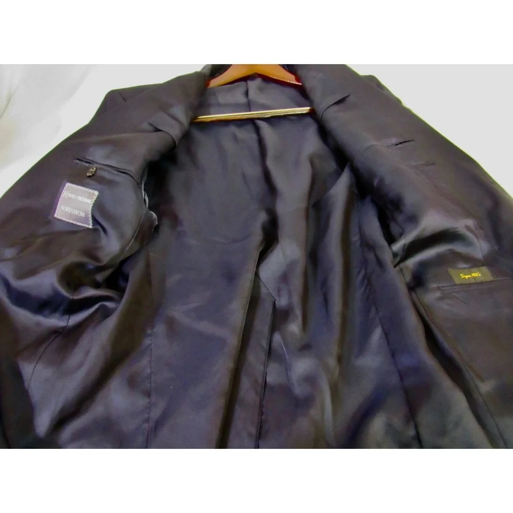 Hickey Freeman Super 140 Made for Nordstrom Monogram Button Navy Blazer Size 42R